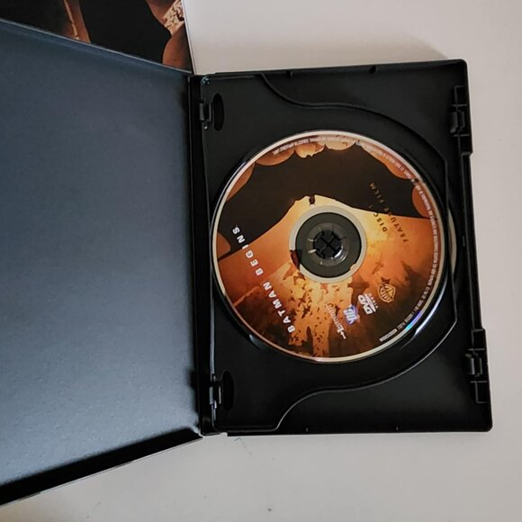 EUC Batman Begins 2 Disk Deluxe Edition with Comic Book! - Picture 5 of 7